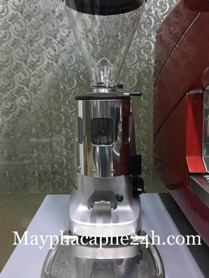 Máy xay mazzer không những thế thiết kế nhỏ gọn giúp cho máy xay cà phê này có thể thích hợp với các không gian vừa và nhỏ. 