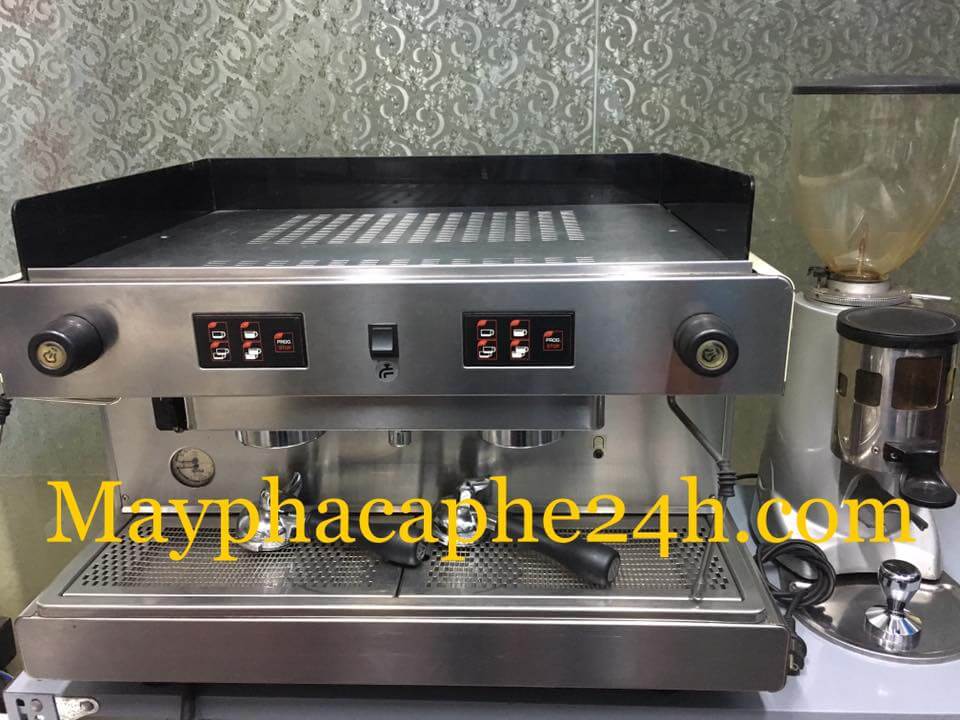 Máy pha cà phê cổ điển Wega Orion V2 được thiết tinh tế sắc sảo cổ điển khác biệt với các dòng máy pha chuyên nghiệp cùng loại.